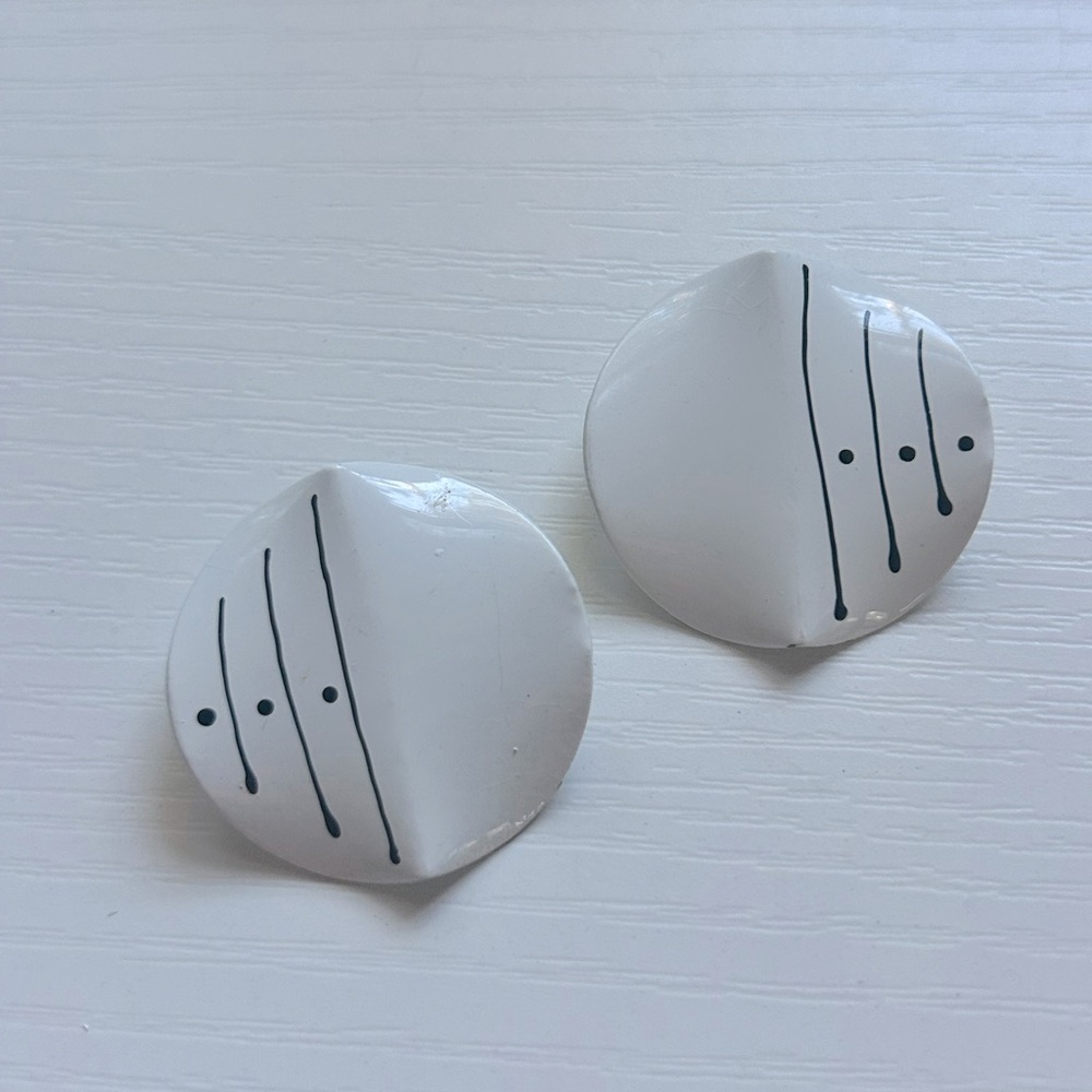 80s Vintage White & Black Post Pierced Earrings Metal Retro Jewelry 1980s